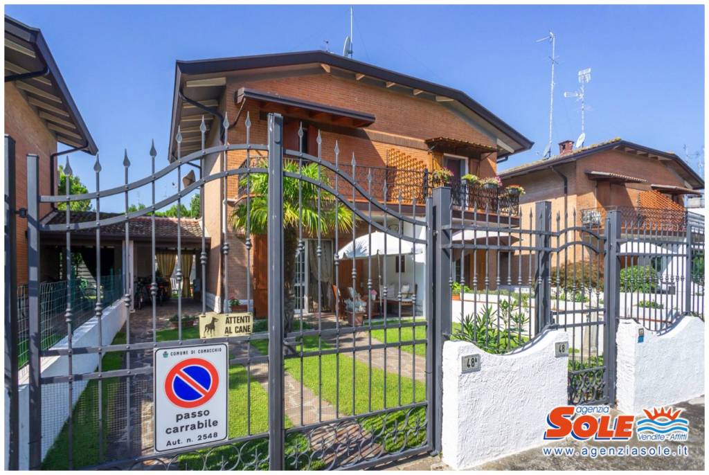 Villa Bifamiliare in vendita a Comacchio viale Principato di Monaco, 48