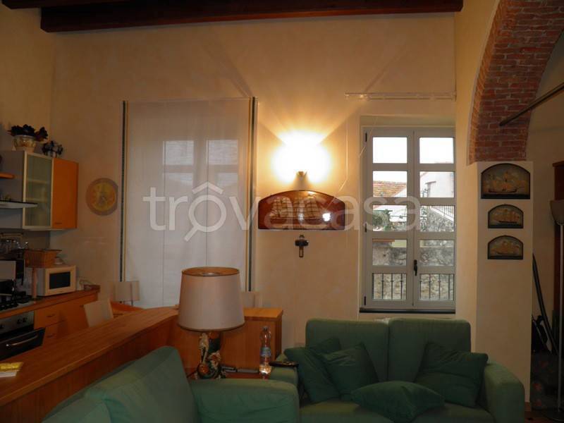 Appartamento in vendita a Loano borgo Castello, 3