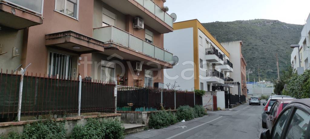 Appartamento in vendita a Palermo via Costantino, 22