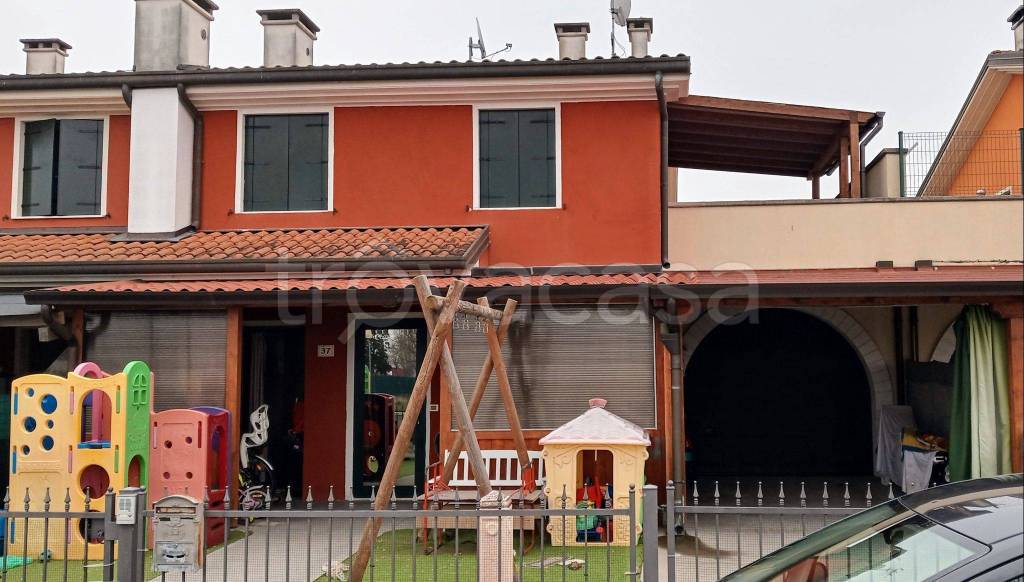 Villa a Schiera in in vendita da privato a Porto Viro villaggio Eugenio Curiel, 37