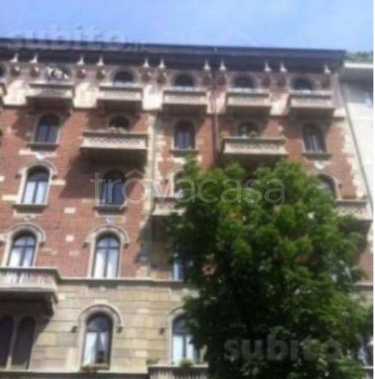 Magazzino in in affitto da privato a Milano via Ruggiero Settimo, 2