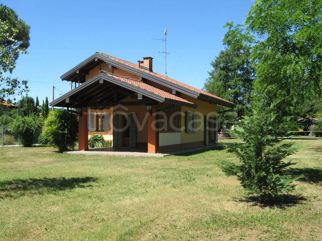 Villa in in vendita da privato a Somma Lombardo via Cascine, 23