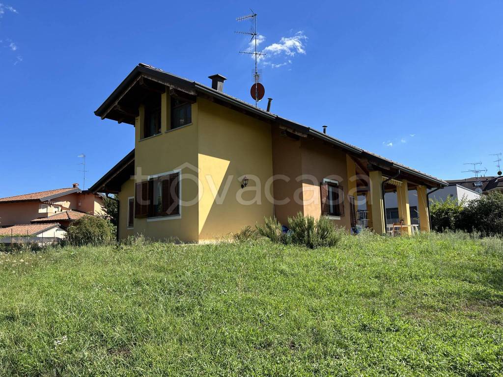 Villa in vendita a Borgomanero vicolo Sorga, 7