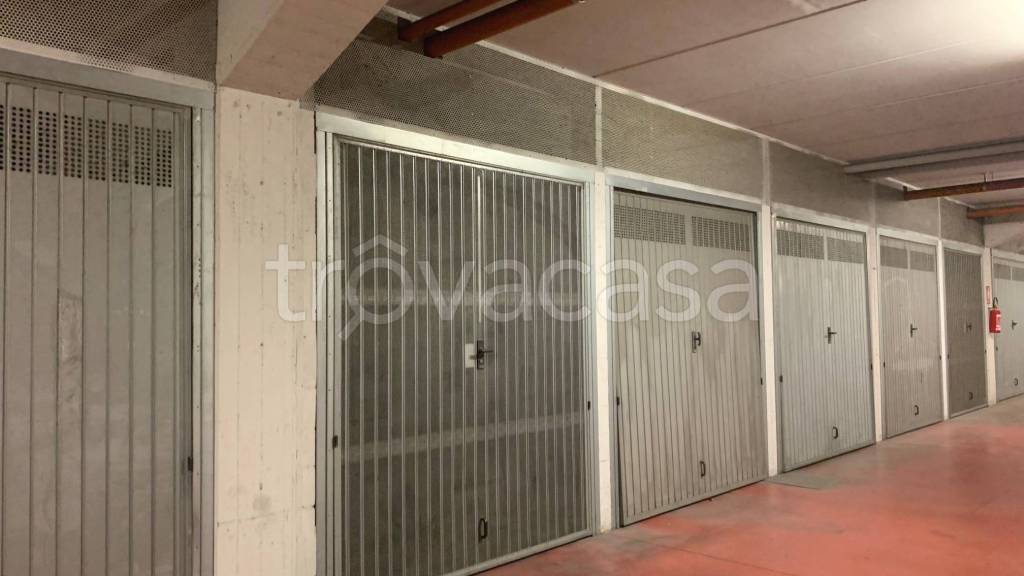 Garage in vendita a Bergamo via Filippo Corridoni