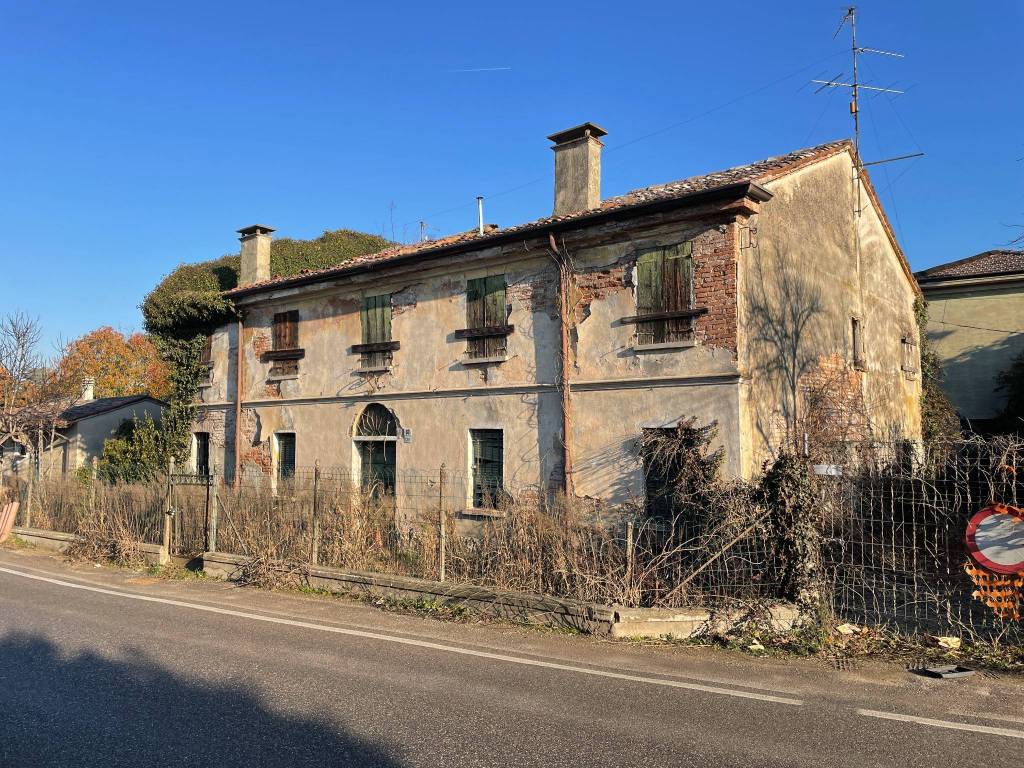 Terreno Residenziale in vendita a Roncoferraro via Cesare Battisti, 44
