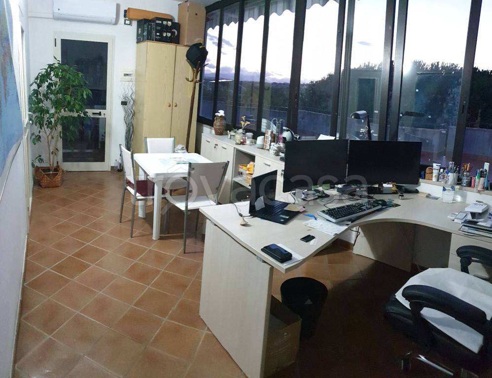 Ufficio in in affitto da privato a Roseto degli Abruzzi via Martiri di Filetto, 2
