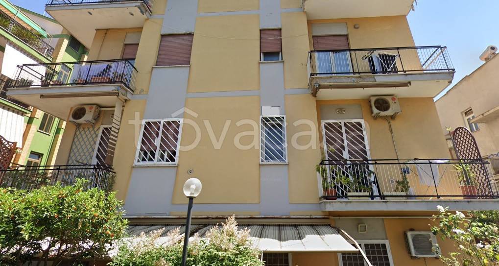 Appartamento in vendita a Roma via monterosso al mare