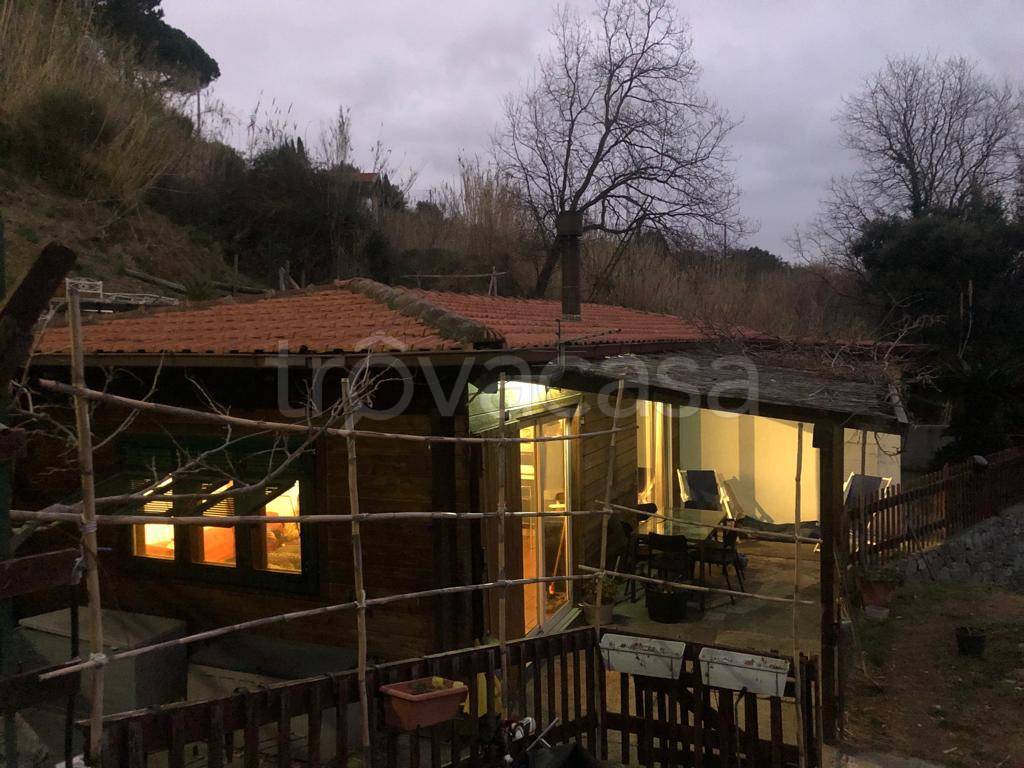 Villa in vendita a Celle Ligure via Cassisi, 4