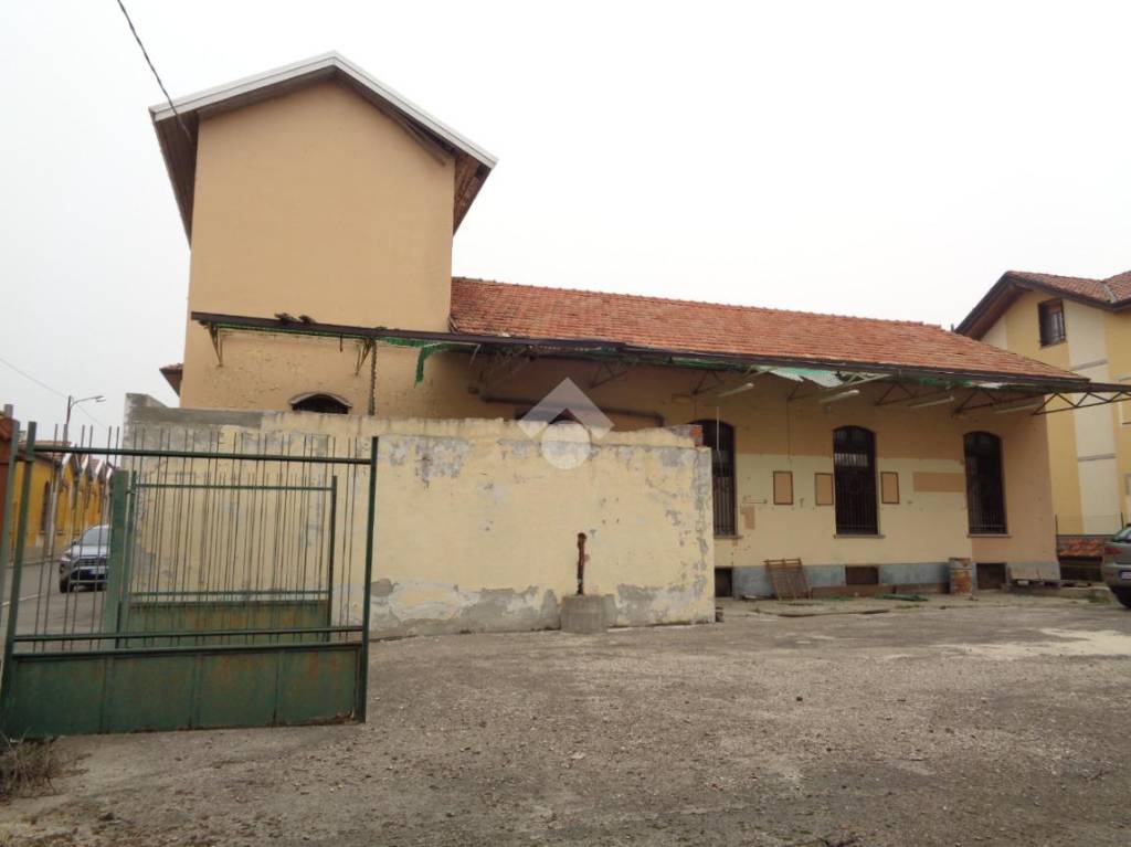 Casa Indipendente in vendita a Lonate Pozzolo via Repossi Antonio