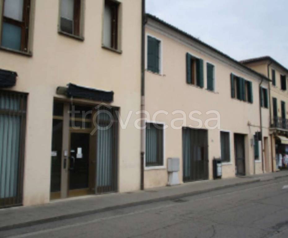 Filiale Bancaria in vendita a Badia Polesine via San Giovanni 47