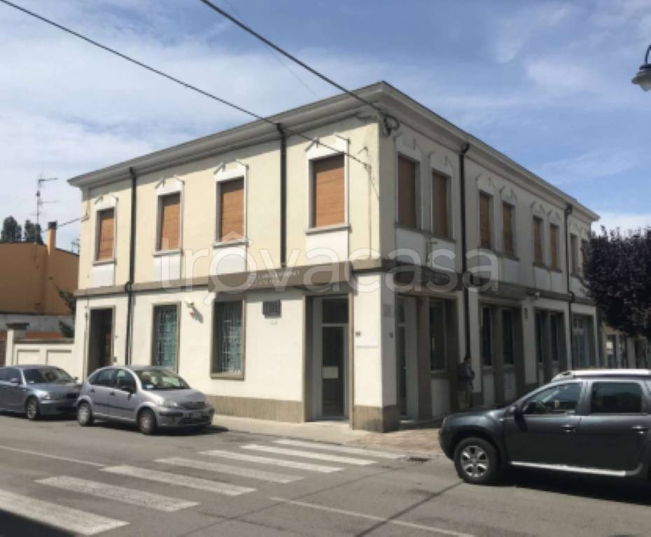 Filiale Bancaria in vendita a Occhiobello via Roma 30
