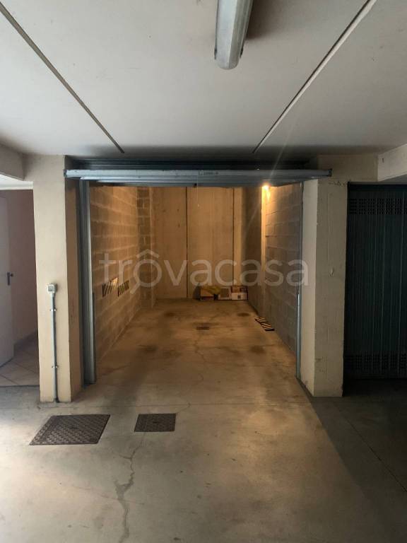 Garage in affitto a Bovisio-Masciago via Comasinella, 88