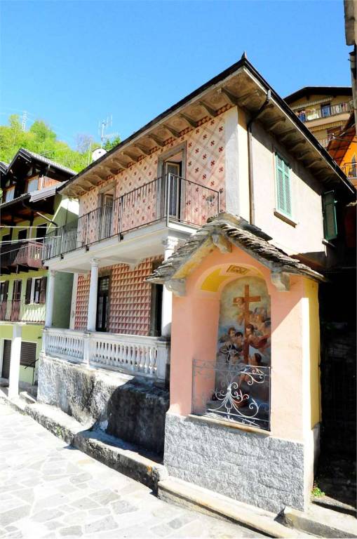 Casa Indipendente in vendita a Calasca-Castiglione via borghese