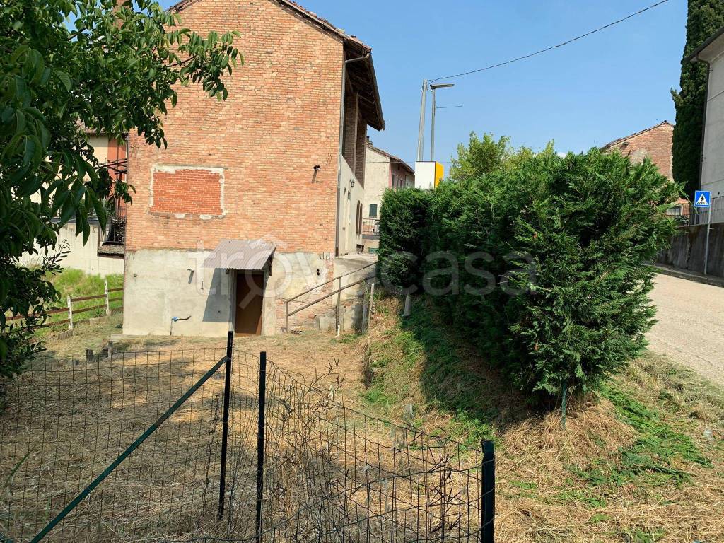 Casale in in vendita da privato a Canale frazione Madonna Cavalli, 45