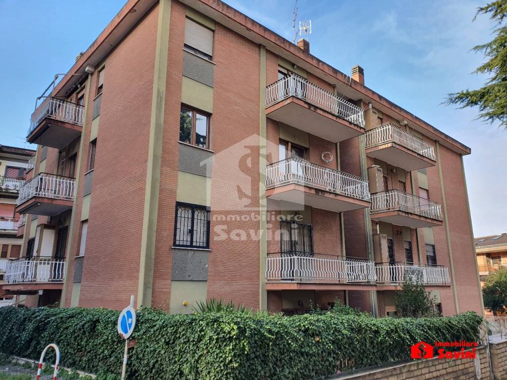 Appartamento in vendita a Marino via Arturo Reali, 24