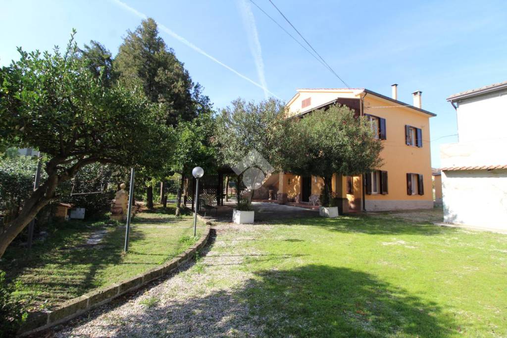 Villa Bifamiliare in vendita a Mosciano Sant'Angelo via del Formale