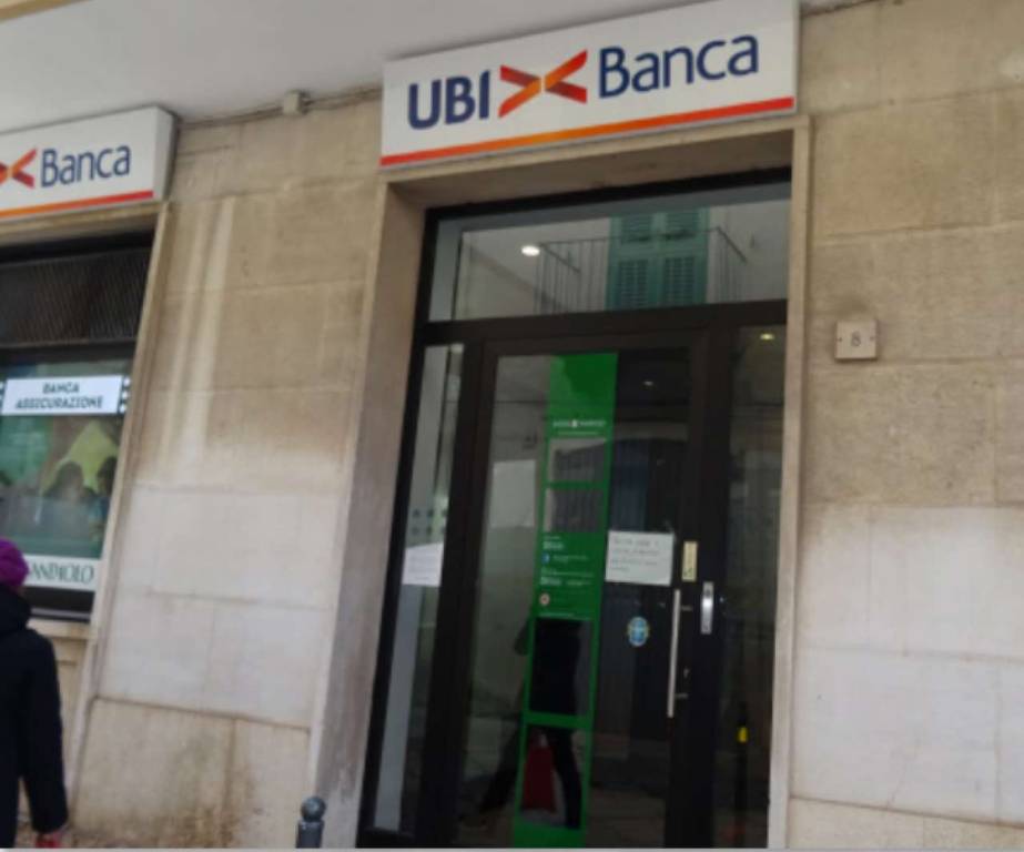 Filiale Bancaria in vendita a Fasano via Giovanni Bovio 8