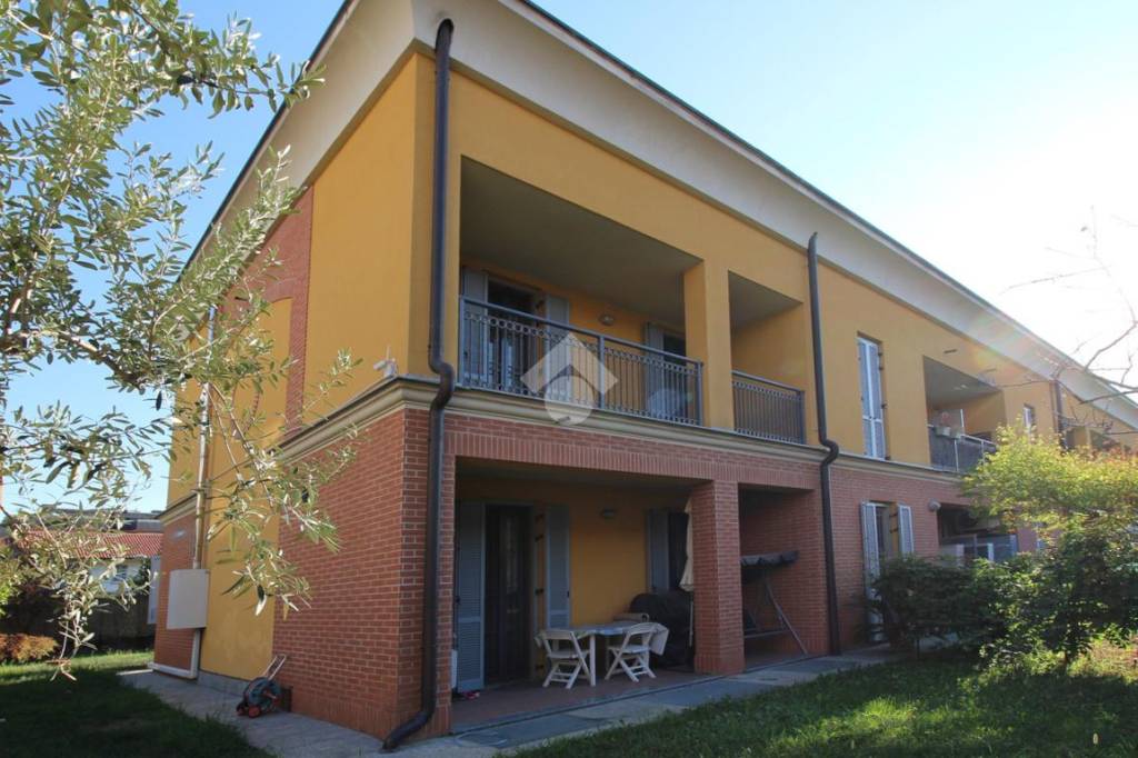 Villa Bifamiliare in vendita a Rho via monti, 6