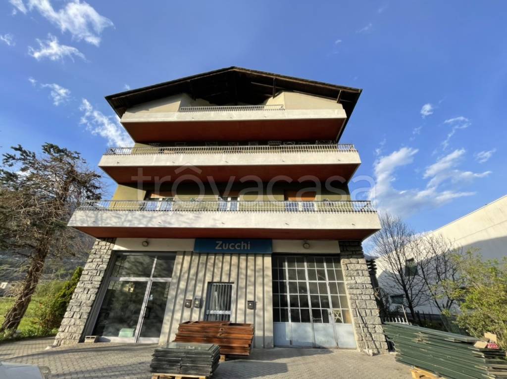 Appartamento in vendita a Berbenno di Valtellina strada Statale dello Stelvio