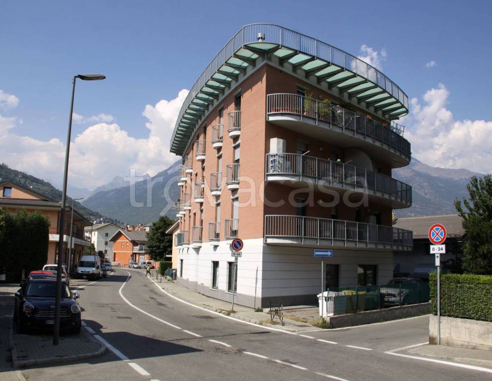 Ufficio in vendita ad Aosta via Kaolack, 13