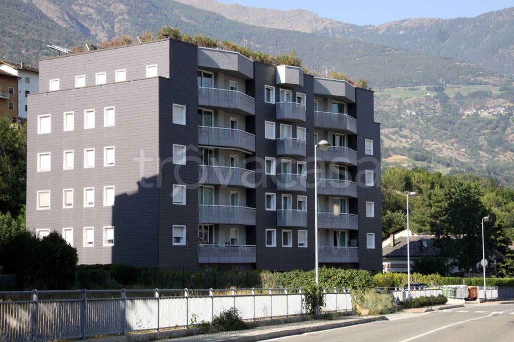 Appartamento in vendita ad Aosta regione Borgnalle, 15