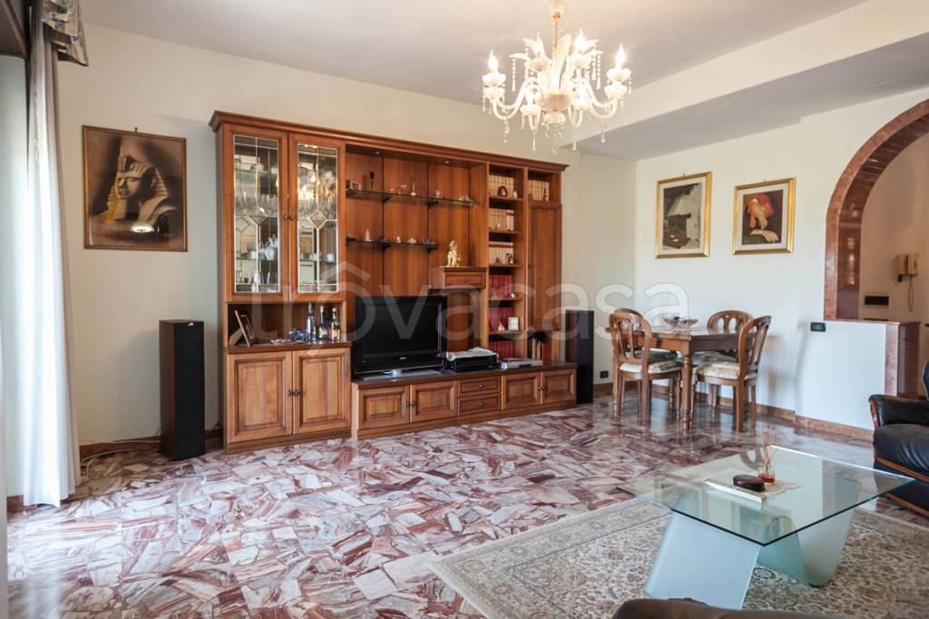Appartamento in vendita a Roma via Francesco Sambiasi
