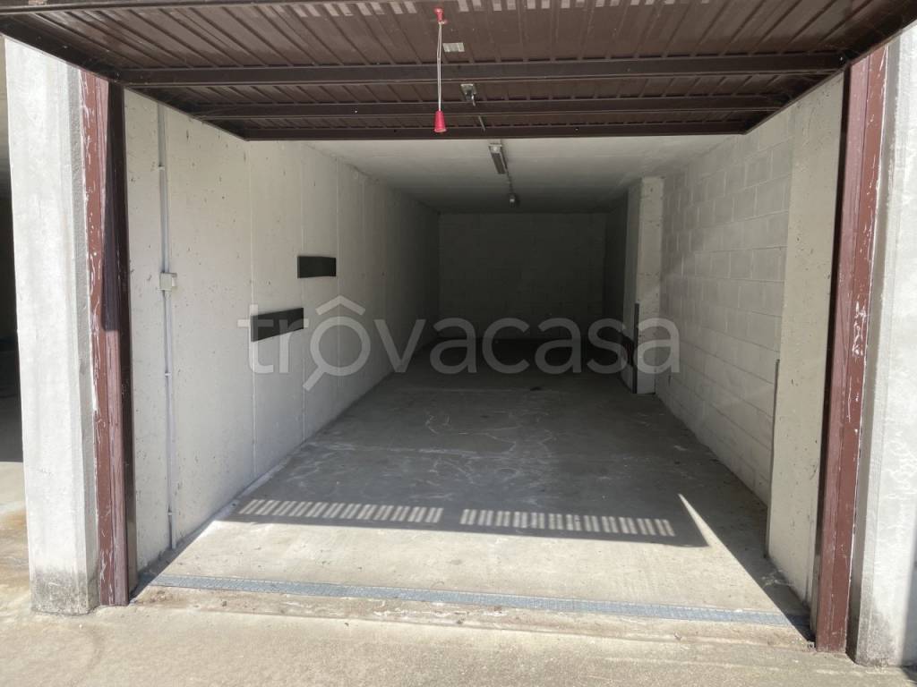 Garage in vendita a Locate Varesino via Marco Polo, 11