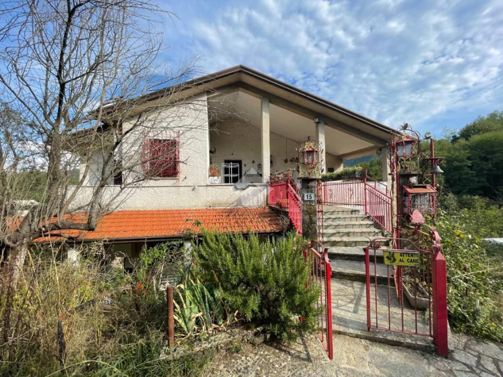 Casa Indipendente in vendita a Beverino via san martina, 15