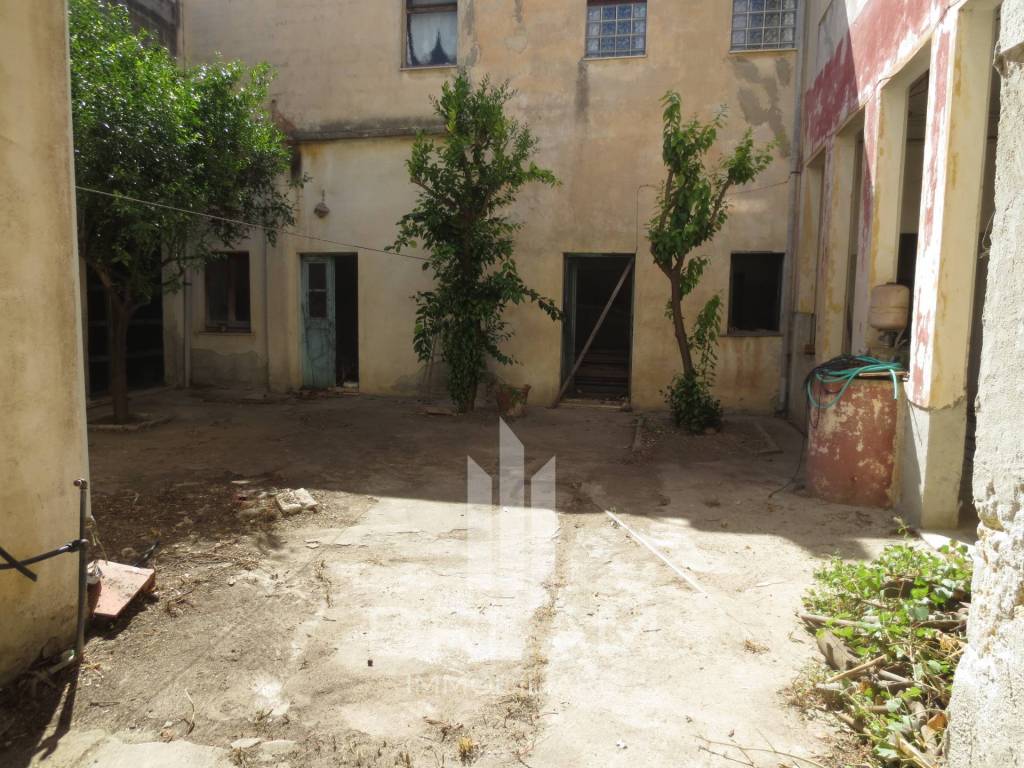 Casa Indipendente in vendita a Quartu Sant'Elena via Iglesias, 2-4