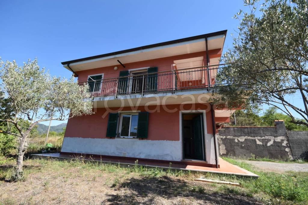 Villa in vendita a Beverino via Cernadore