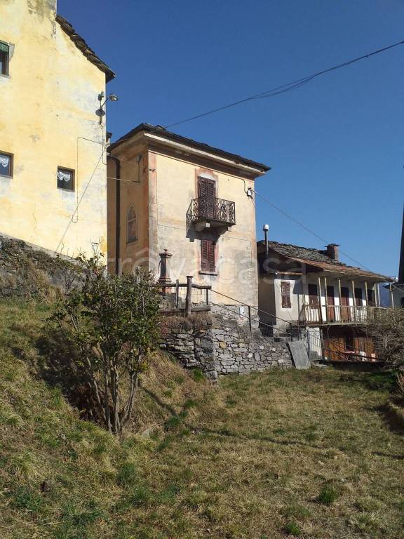 Villa in in vendita da privato a Calasca-Castiglione località Castiglione Centro, 45