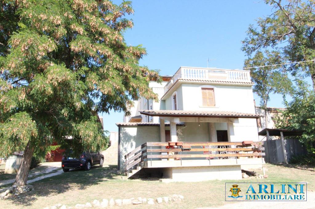 Casa Indipendente in vendita a Loreto Aprutino contrada Remartello, 29