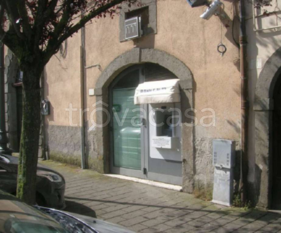 Filiale Bancaria in vendita a Viterbo piazza Buratti 31A