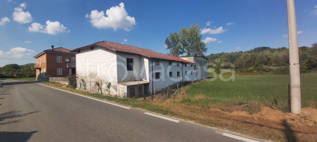 Colonica in vendita a Castagnole Monferrato