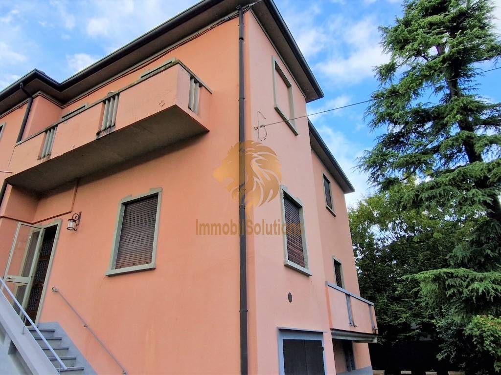 Villa in vendita a Forlì via fulcieri, 70