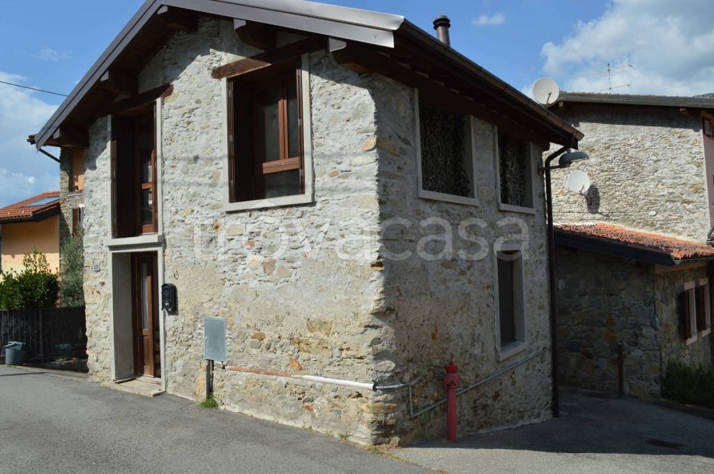 Villa in vendita a Cremenaga via Vanante, 20