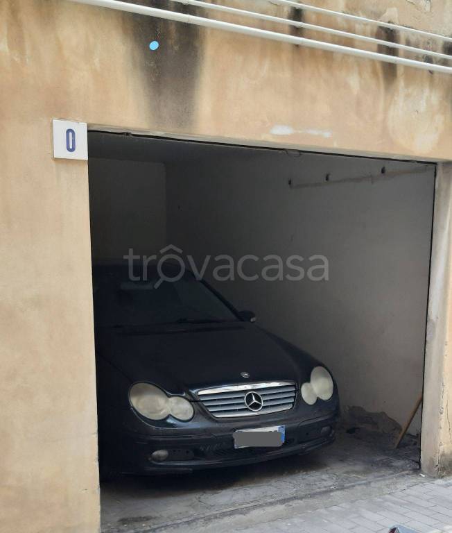 Garage in vendita a Catania via Zoccolanti, 19