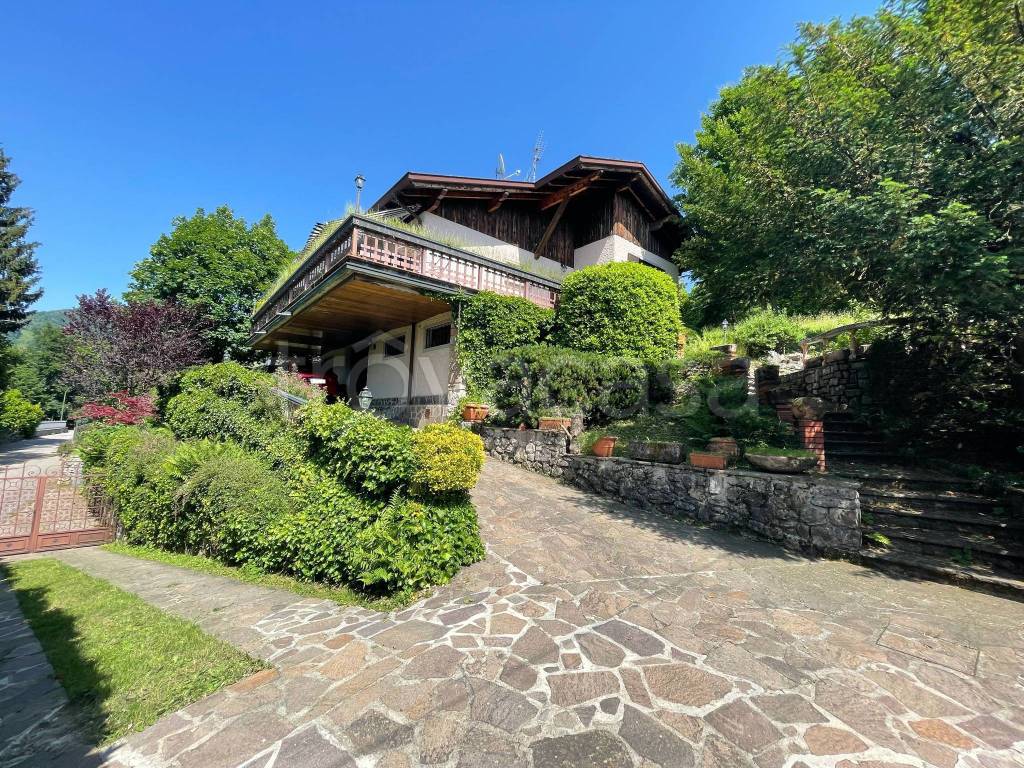 Villa in in vendita da privato a Selvino via Faggi, 4