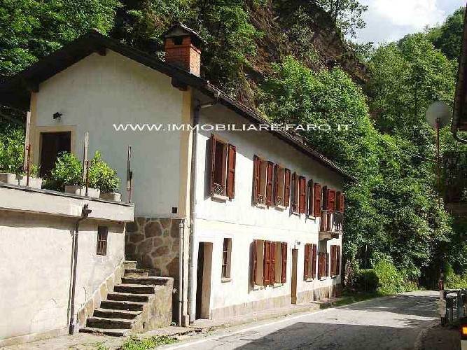 Villa in vendita a Valle Cannobina strada Statale 631