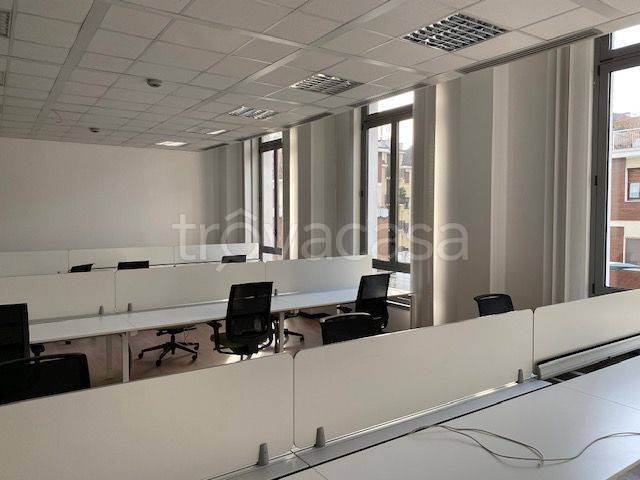 Ufficio in in affitto da privato a Milano via Raimondo Montecuccoli, 20