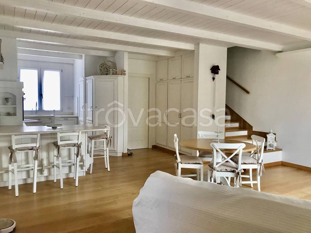 Villa Bifamiliare in vendita a Corbetta via Vittorio Veneto, 56