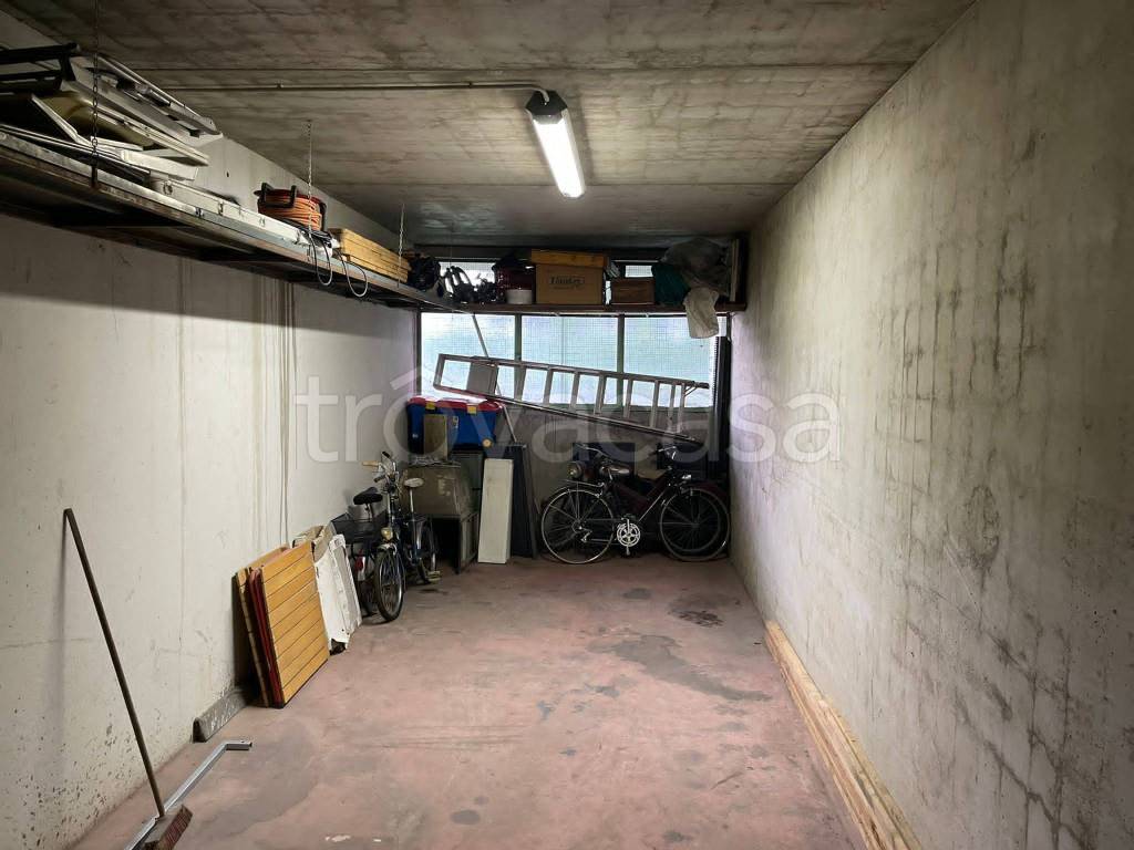 Garage in vendita a Reggio nell'Emilia via Pietro Pariati, 11