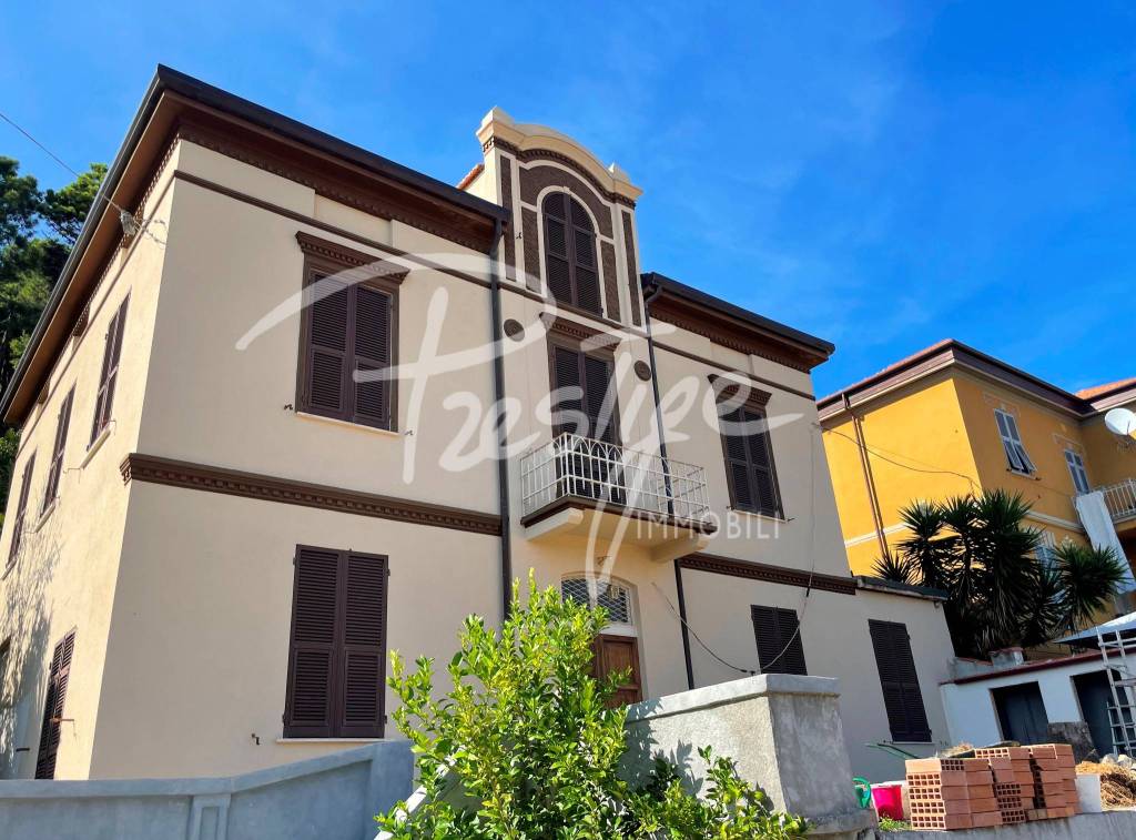 Villa Bifamiliare in vendita a La Spezia via Ugo Botti