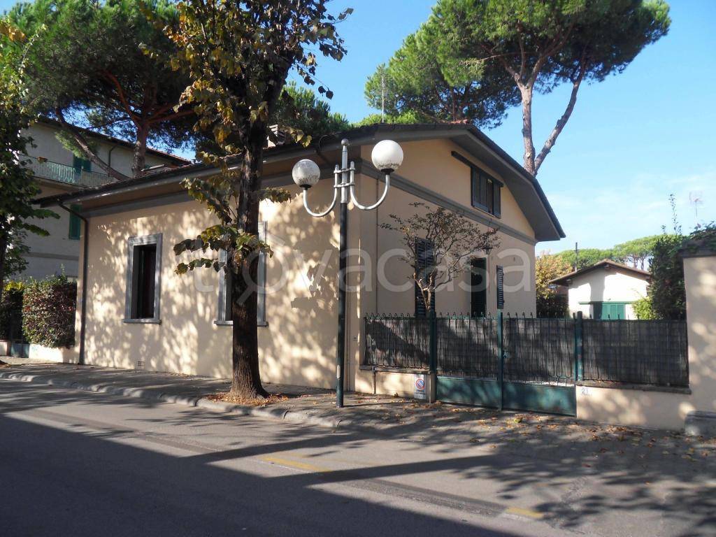 Villa in vendita a Forte dei Marmi via Giuseppe Mazzini