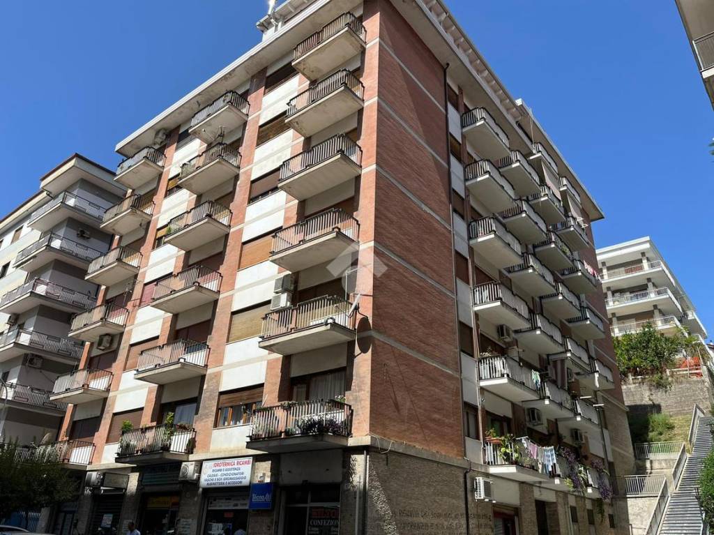 Appartamento in vendita a Cosenza via Emilio Capizzano, 21