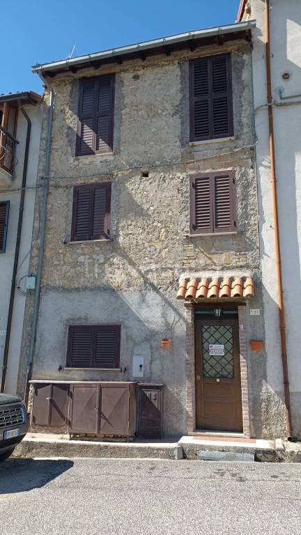 Casa Indipendente in vendita a Rocca di Botte via Cesare Battisti, 8