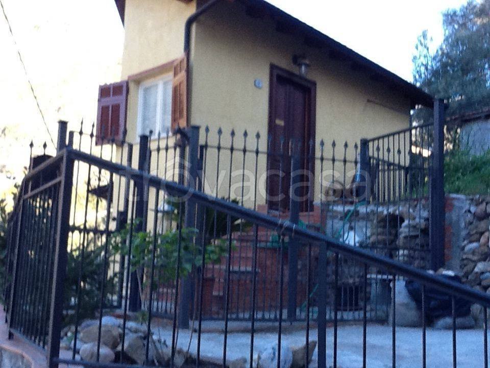 Villa in in vendita da privato a Ventimiglia frazione Varase, 11