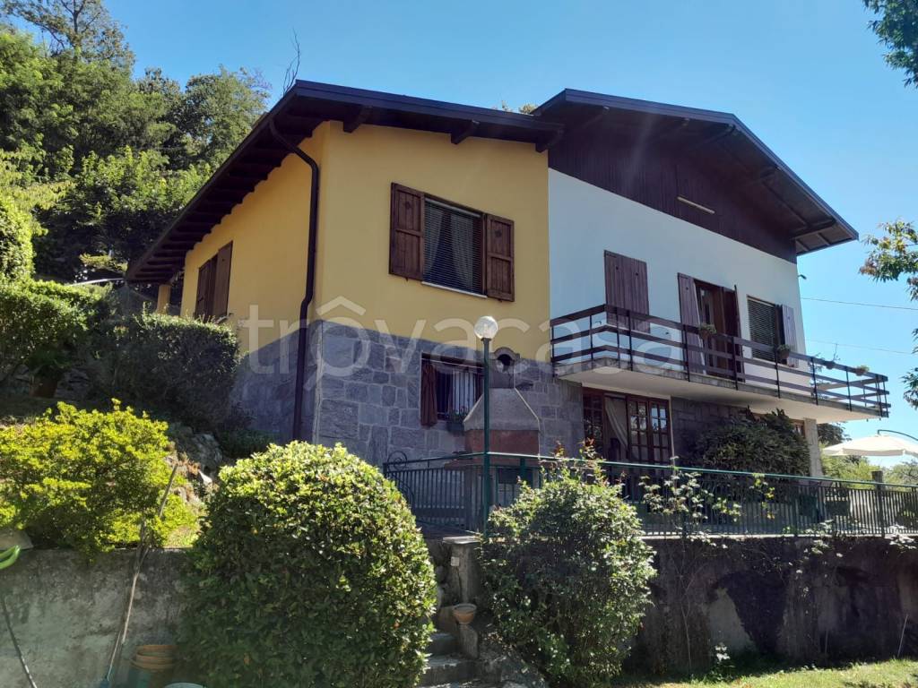 Villa in in vendita da privato a Cocquio-Trevisago cascinale Ronco