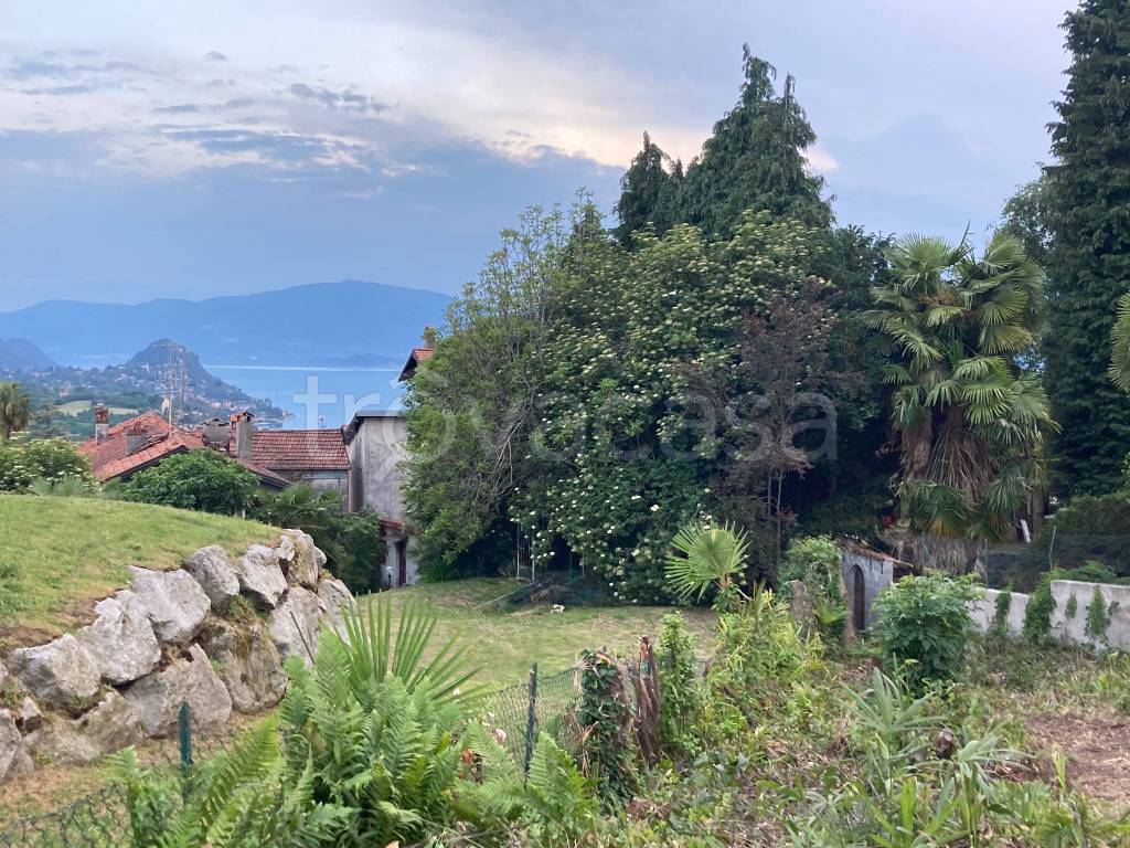 Terreno Residenziale in vendita a Brezzo di Bedero via Monte Santo