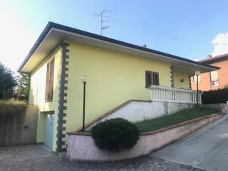 Villa in vendita a molteno viale alcide de gasperi, 1